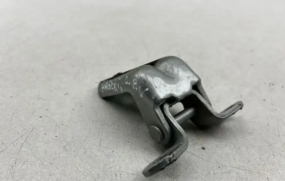 Nissan Qashqai Front door upper hinge 