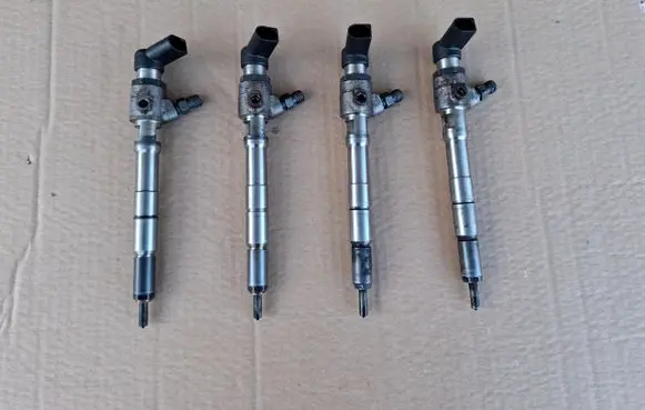 Volkswagen Touran I Fuel injector 