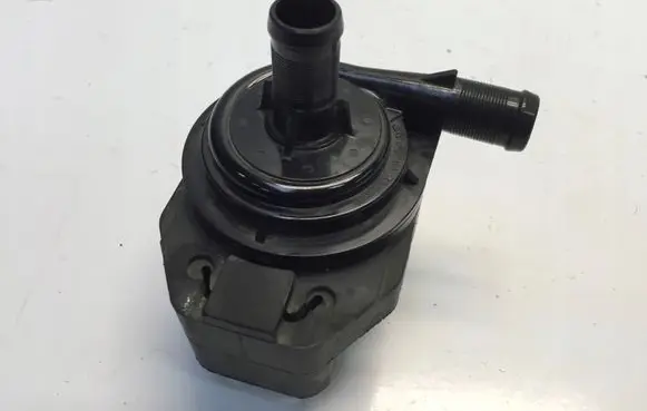 Nissan Leaf II (ZE1) Water pump 215815SA0A