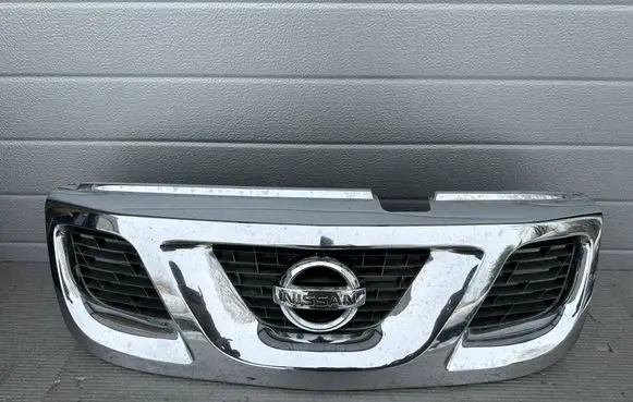 Nissan Terrano Bonnet/hood grill 623102X801