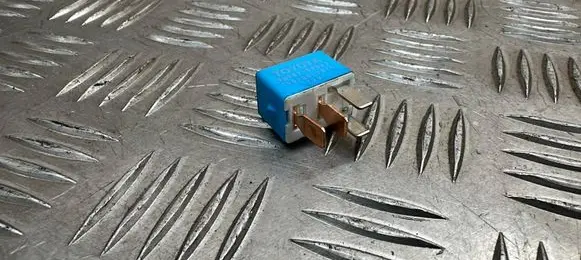 Toyota RAV 4 (XA40) Other relay 9098702027