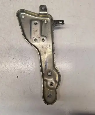 Engine mounting bracket