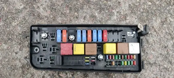 Opel Vectra C Fuse box set 13187191