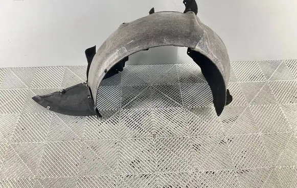 Front wheel arch liner splash guards
