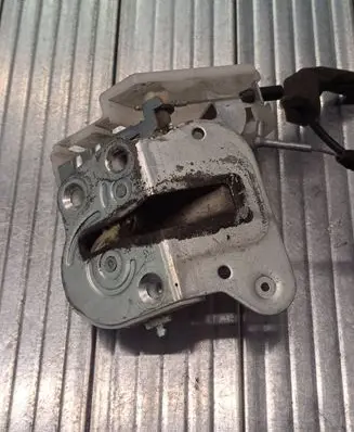 Mazda 5 Sliding door lock 