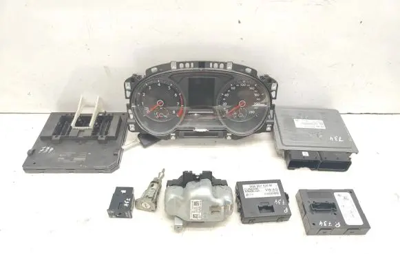 Volkswagen Golf VII Engine ECU kit and lock set 06K907425B 5WP49100 5Q0907530M
