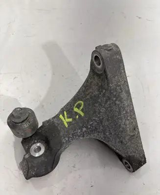 Subaru Outback (BS) Engine mounting bracket