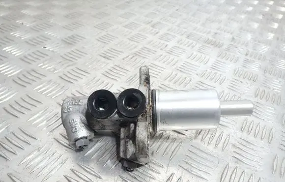 Audi A4 S4 B7 8E 8H Master brake cylinder