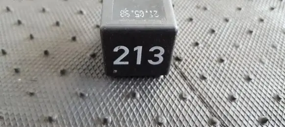 Volkswagen PASSAT B5 Other relay 443951253J 899511000