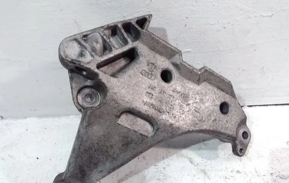 Skoda Yeti (5L) Engine mounting bracket 03L199207