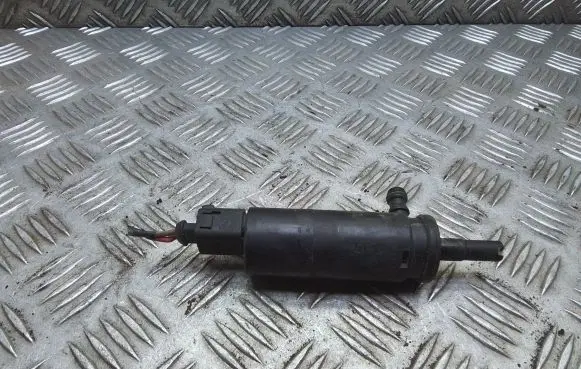 Seat Alhambra (Mk1) Windscreen/windshield washer pump 3B7955681