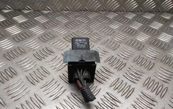 Ford Focus C-MAX Glow plug pre-heat relay 3M5T12A343AA