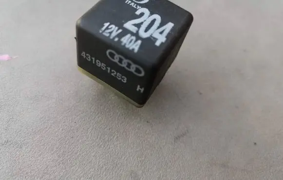 Volkswagen PASSAT B4 Other relay 431951253