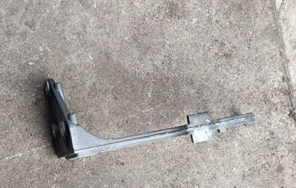 Mercedes-Benz C W204 Air filter cleaner box bracket assembly A6510940127