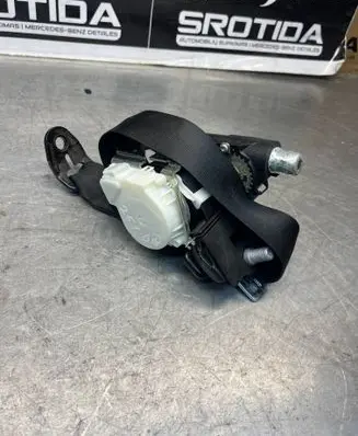 Mercedes-Benz R W251 Rear seatbelt 