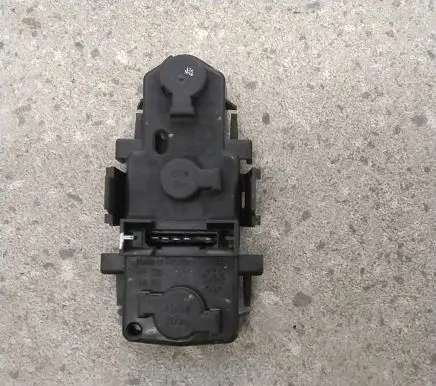 Audi A6 S6 C5 4B Tail light bulb cover holder B5831BL 148162