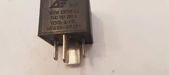 Volkswagen Golf IV Other relay 7M0951253A 95VW10K705CA