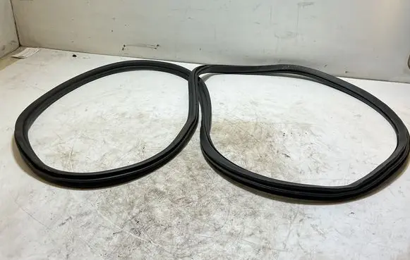 BMW X5 G05 Rubber seal front door (on door)