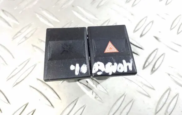 Ford Mondeo Mk III Hazard light switch 1S7T13A350C 1S7T13A350CD D3L0A