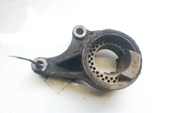 Opel Astra G Engine mount bracket