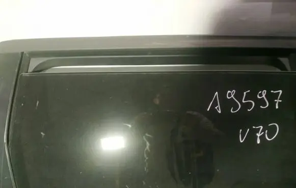 Volvo V70 Rear door window glass as2