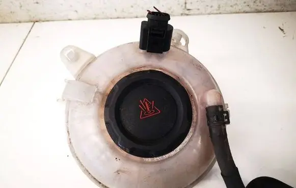 Seat Leon (5F) Coolant expansion tank/reservoir 5Q0121407G