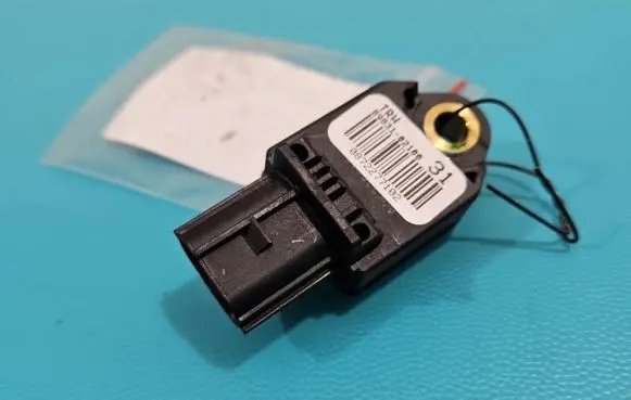 Toyota Avensis T270 Fuel cut-off switch 89831-02100 IMPRK1397236