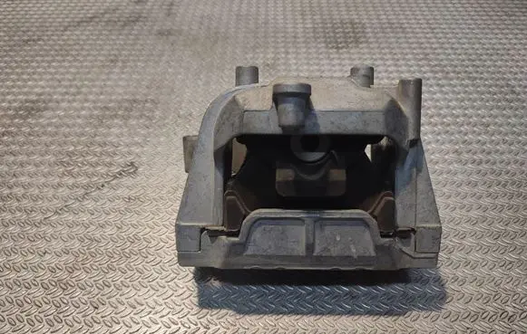 Volkswagen Caddy Engine mount bracket 1K0139262CB