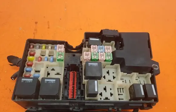 Volvo V50 Fuse box set 8688040