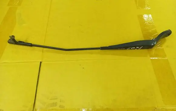 Peugeot 207 Front wiper blade arm