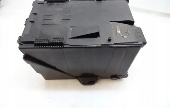 Peugeot 3008 I Other engine bay part 9663615380