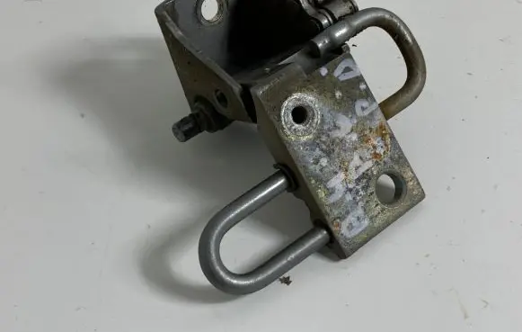 Audi A4 S4 B6 8E 8H Front door lower hinge 8E0831412B