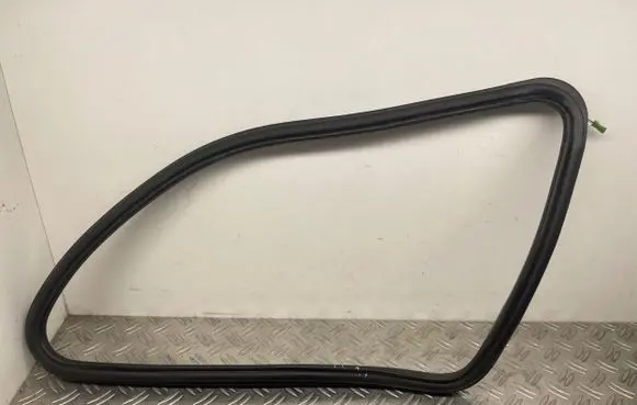 Mercedes-Benz GL X164 Rear door rubber seal (on body) A1647680624 A1646701439