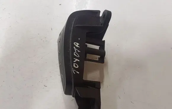 Toyota Avensis T250 Steering wheel buttons/switches 75B070