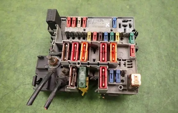 Citroen Xsara Picasso Fuse box set 9628024480