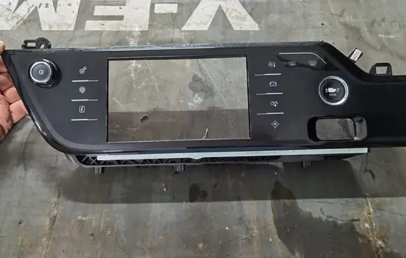 Citroen C4 II Picasso Radio/GPS head unit trim 98011195XU 1DD6E16A 28324670