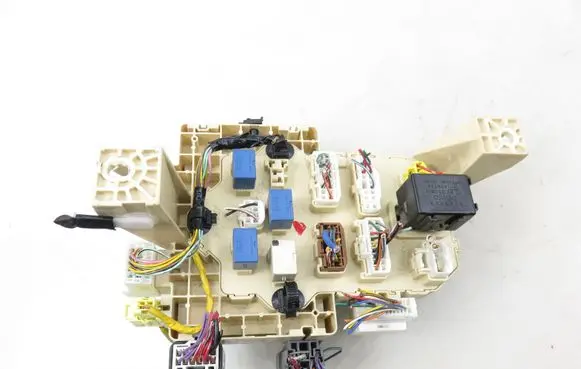 Suzuki Swift I Central body control module 3677062JB0