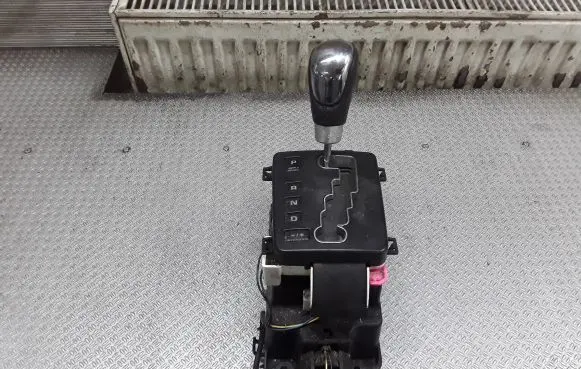 Chrysler Pacifica Gear shifter/selector 04683981AB