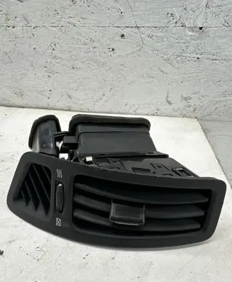 KIA Ceed Dash center air vent grill 971801H000