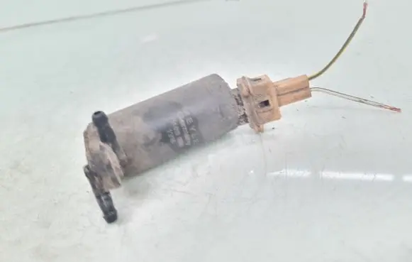 Ford Focus Windscreen/windshield washer pump 7140160000