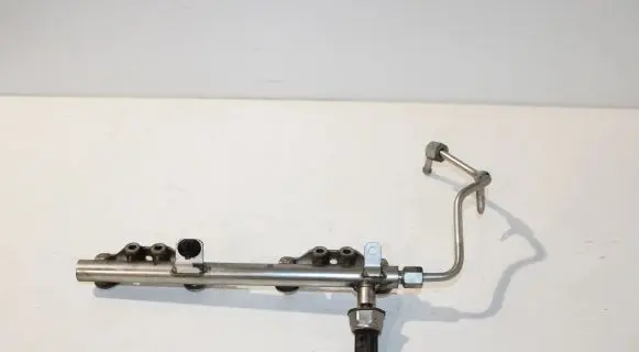 Renault Megane III Fuel main line pipe H8201142075 175204385R