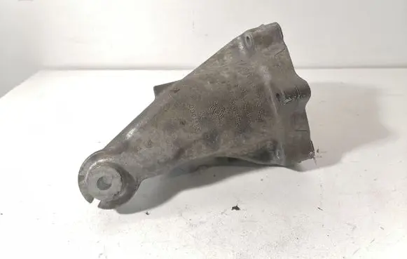Mercedes-Benz E W212 Engine mounting bracket A6512233504