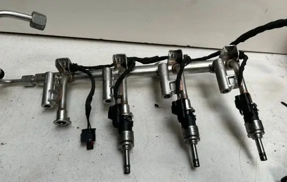 Ford Kuga II Fuel main line pipe DS7G9H487EB