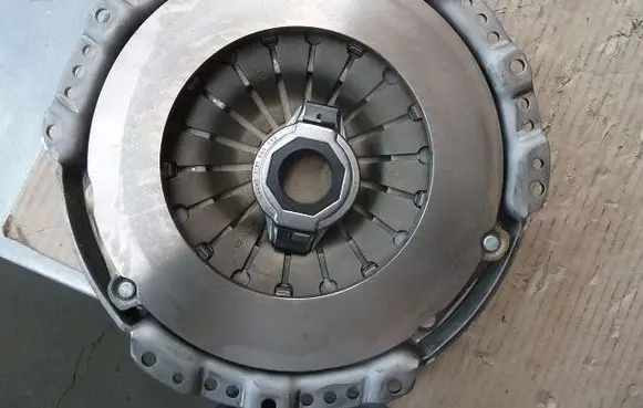 Nissan Primera Clutch pressure plate 3082600557