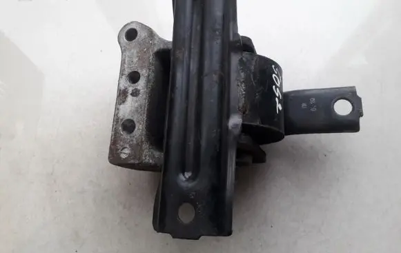 Mitsubishi Outlander Engine mount bracket MN184344