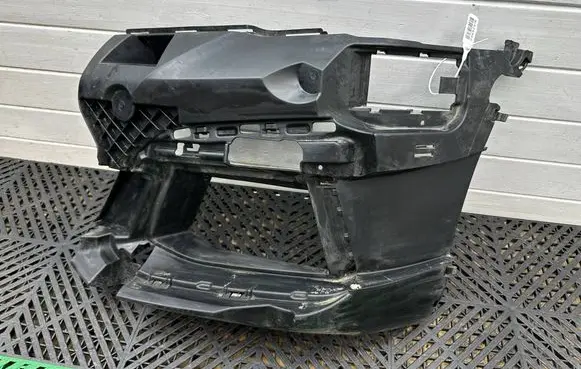 BMW 5 G30 G31 G38 Front bumper mounting bracket 8098675