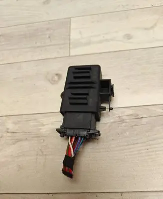 Volkswagen PASSAT B6 Seat heating relay 1K0959772