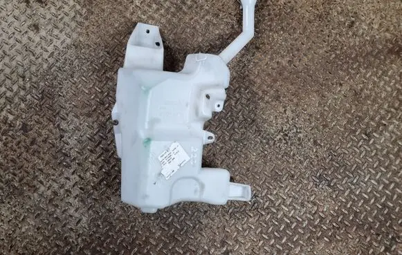 Nissan Qashqai Windshield washer fluid reservoir/tank 289104EA0A