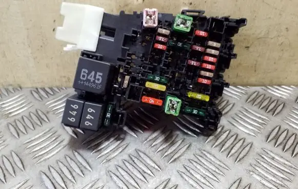 Volkswagen PASSAT B8 Fuse module 5Q0937615C