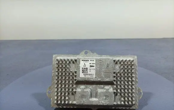 Volvo XC90 Voltage converter/converter module 31420247